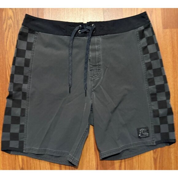 Quiksilver Original Arch Volley Shorts Mens 33 7" Black Swim Trunks - Picture 1 of 6